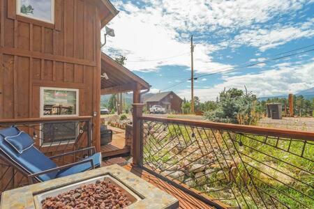Cabin~Views~Heart Of Town~W&D~Fireplace~Kitchen วูดแลนด์พาร์ค ภายนอก รูปภาพ