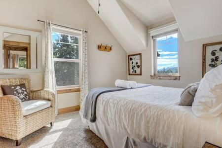 Cabin~Views~Heart Of Town~W&D~Fireplace~Kitchen วูดแลนด์พาร์ค ภายนอก รูปภาพ