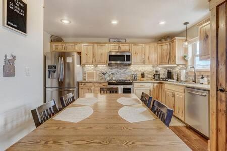 Cabin~Views~Heart Of Town~W&D~Fireplace~Kitchen วูดแลนด์พาร์ค ภายนอก รูปภาพ